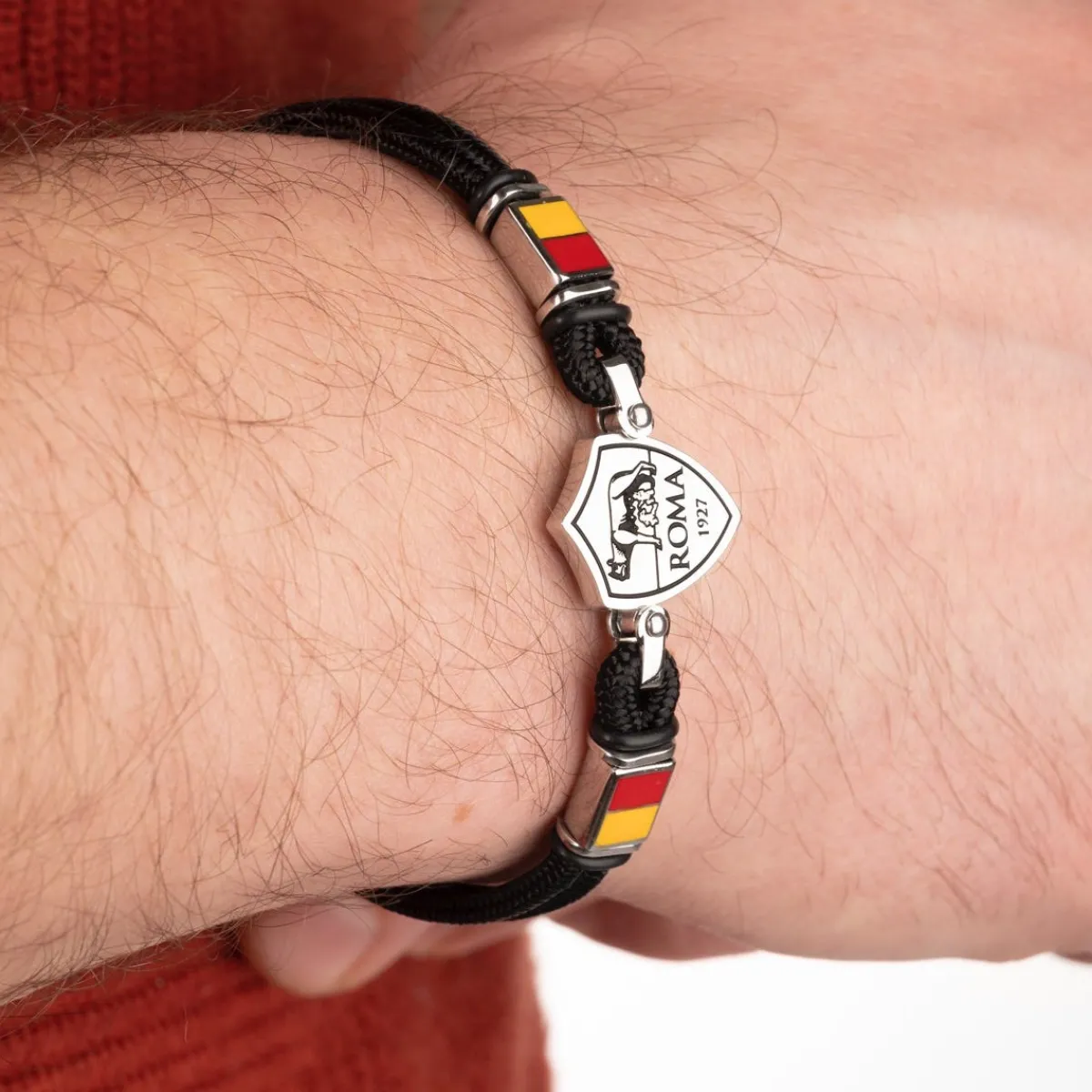 AS Roma Bracciale con placca centrale logo in acciaio anallergico e cordino in tessuto regolabile nero< Gioielli